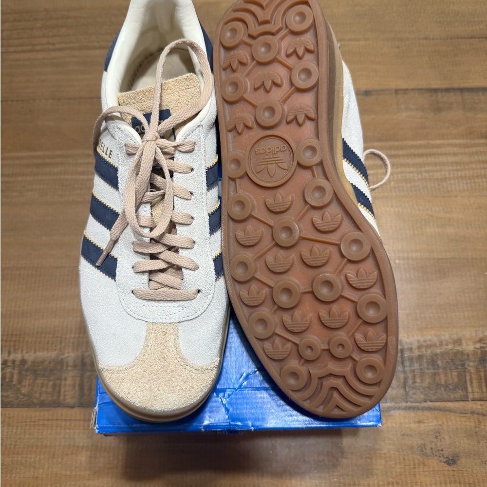SOLD on cp - Women’s Adidas Gazelle Bold in Cream and Navy